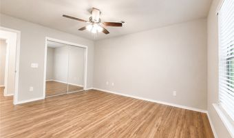 1 Mills Ln, Bella Vista, AR 72714