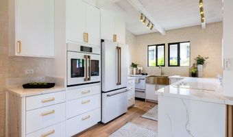 114 Kaelepulu Dr, Kailua, HI 96734