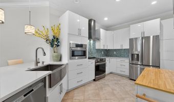 420 CEDAR FALLS Dr, Apollo Beach, FL 33572