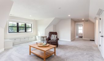 2930 Green Hills Dr, Ames, IA 50014