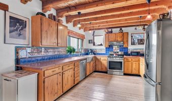 42 Hondo Seco Rd, Arroyo Hondo, NM 87513