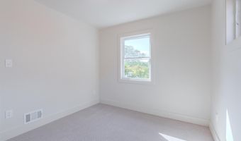 57 GARDEN Dr, Alexandria, VA 22304