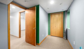 313 S 6th Ave, Brandon, SD 57005