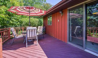 1334 W CLOVERDALE Dr, Appleton, WI 54914