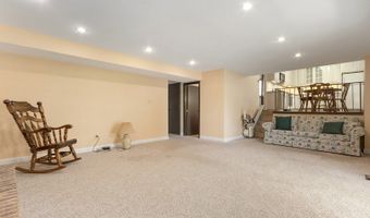 1570 W Goldengate Dr, Addison, IL 60101