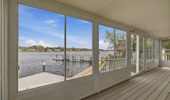 507 County Rd, Barrington, RI 02806