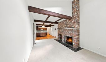 4 Laurel Dr, Albany, NY 12211