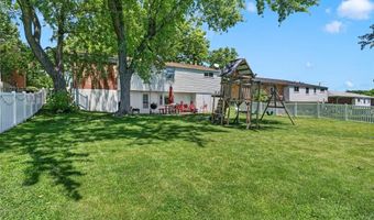 9828 Whitcomb Ln, Affton, MO 63123