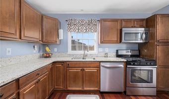 136 Corporate Pl, Middletown, RI 02842