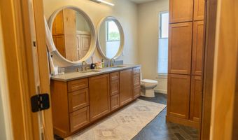 18 Waverly Rd, Branford, CT 06405