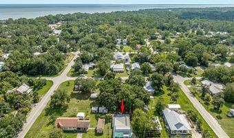 110 14th St, Apalachicola, FL 32320