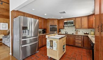 4 Alan Rd, Danbury, CT 06810