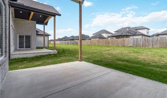 1041 Whistler St, Bentonville, AR 72713