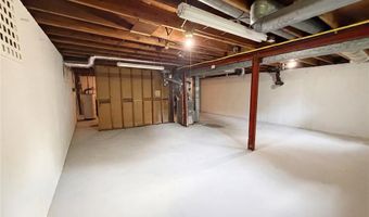 238 W Skyline Dr, Ballwin, MO 63011