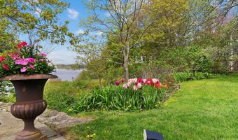 16 US-1, Falmouth, ME 04105