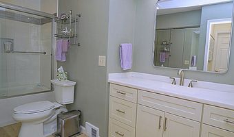 10 Sweet Bay Ln, Amherst, NY 14221
