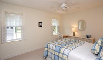 318 Corey Ln, Middletown, RI 02842