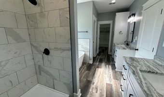 1128 Duke Dr, Bauxite, AR 72011