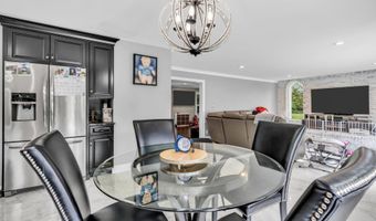 20 Regency Way, Manalapan, NJ 07726