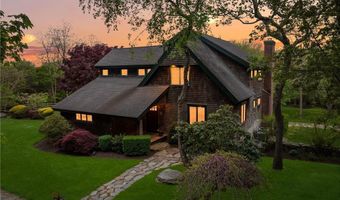 56 Summerfield Ln, Middletown, RI 02842