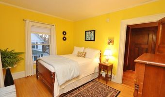 15 McKinley St, Bangor, ME 04401