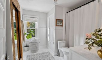 302 E MISSION Rd, Allouez, WI 54301