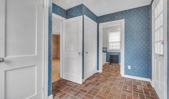 911 Middletown Lincroft Rd, Middletown, NJ 07748