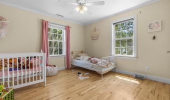 170 Red Oak Rd, Bridgeport, CT 06606