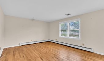35 Spruce St, Beachwood, NJ 08722