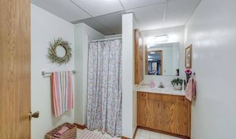 2017 E Chestnut Ave, Arkansas City, KS 67005