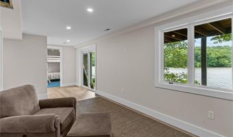 8 Woodsia Rd, Narragansett, RI 02874