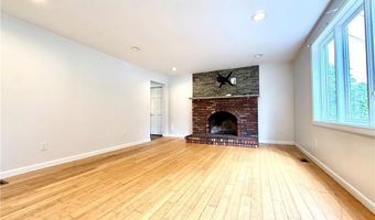 74 Plymouth Rd, East Providence, RI 02914