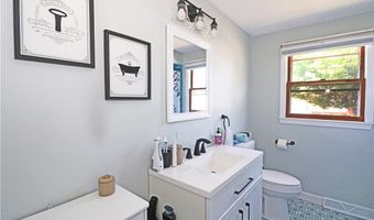 62 Valleybrook Dr, East Providence, RI 02914