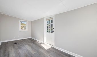 12 Valiant Dr, Coventry, RI 02816