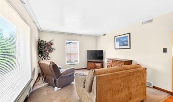 3 Solar Dr, Ambridge, PA 15003