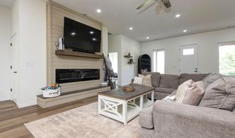21696 Lawrence 1230, Aurora, MO 65605