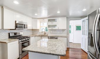 6437 HOLYOKE Dr, Annandale, VA 22003