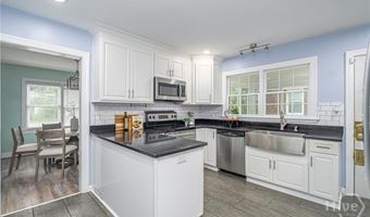 14 E 54th St, Savannah, GA 31405