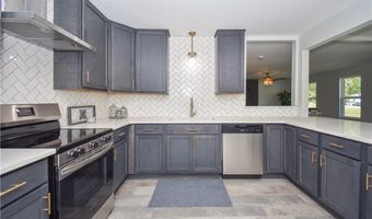 1706 SIMPSON St, Alexander City, AL 35010