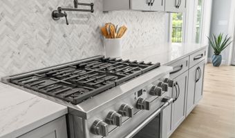 24 Amerescoggin Rd, Falmouth, ME 04105