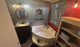 910 Texas Ave, Baxter Springs, KS 66713