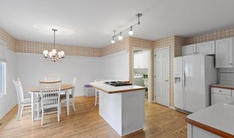 830 Richlyn Dr, Adrian, MI 49221