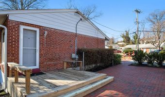 4415 ROUNDHILL Rd, Alexandria, VA 22310