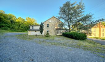 2165 STATE St, Alburtis, PA 18011