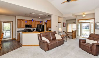 1018 Falcon Dr SE, Altoona, IA 50009