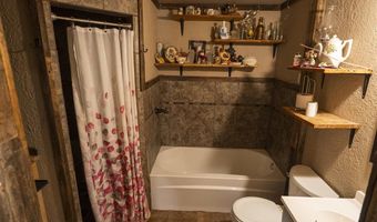 608 E Carter Ave, Apache, OK 73006