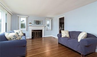 322 Garden City Dr, Cranston, RI 02920