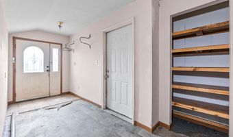 1858 W Auburn Dr, Auburn, IN 46706