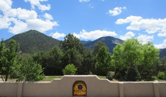 8 Juan Martinez Rd, Arroyo Seco, NM 87580