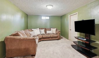 539 Village Ct, Altoona, IA 50009